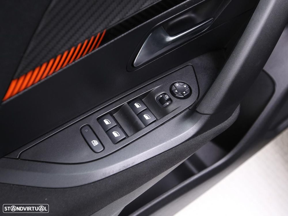 Peugeot e-2008 50 kWh Active - 15