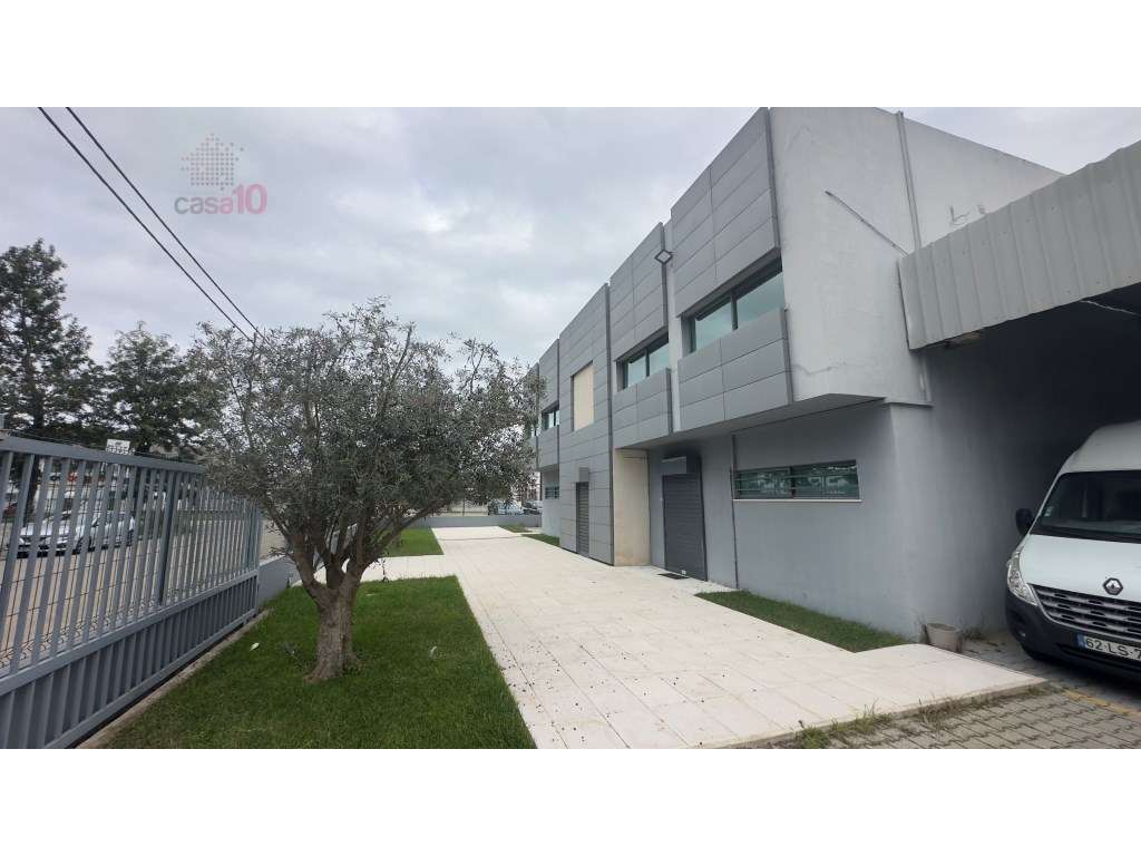 Vende-se armazém Pinhal Novo com excelente localização a 28 minutos... - Grande imagem: 2/40