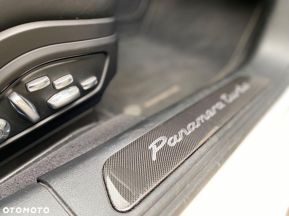 Porsche Panamera Turbo Sport Turismo - 8