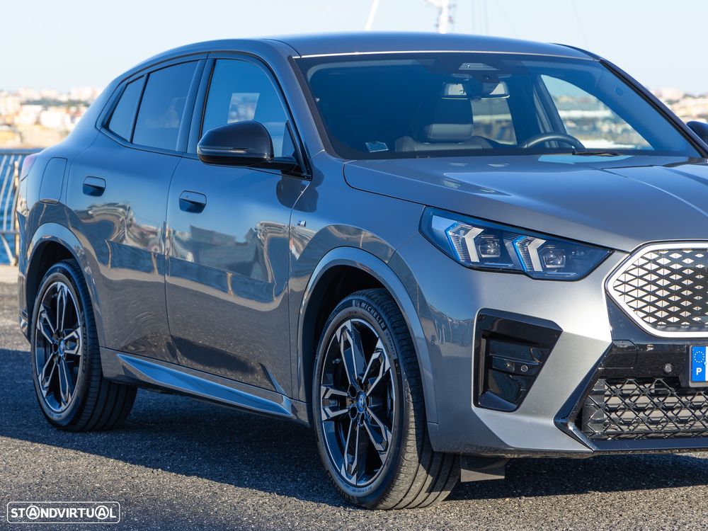 BMW iX2 eDrive20 Pack Desportivo M - 13