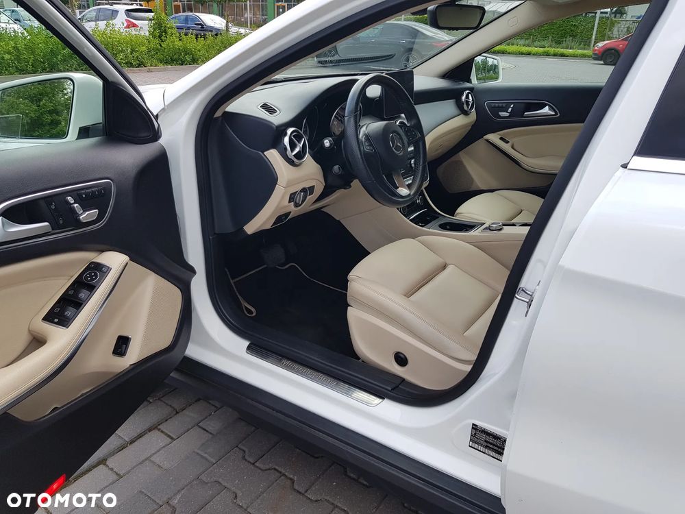 Mercedes-Benz GLA 250 7G-DCT - 9