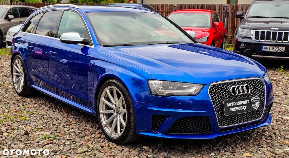 Audi RS4 Avant - 4