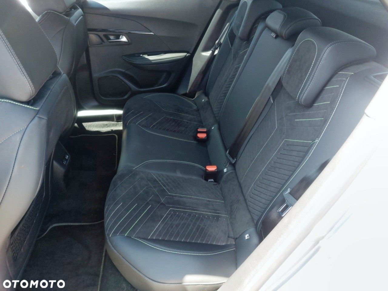 Peugeot 2008 1.2 PureTech GT S&S EAT8 - 10