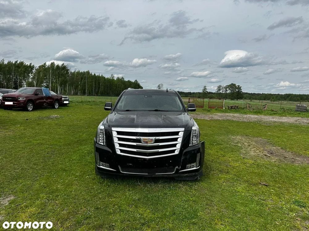 Cadillac Escalade - 1