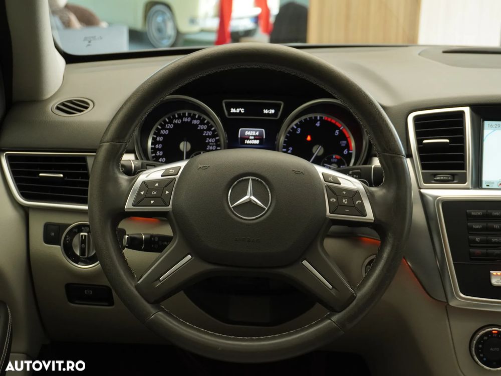 Mercedes-Benz ML 350 BlueTEC 4MATIC Aut - 40