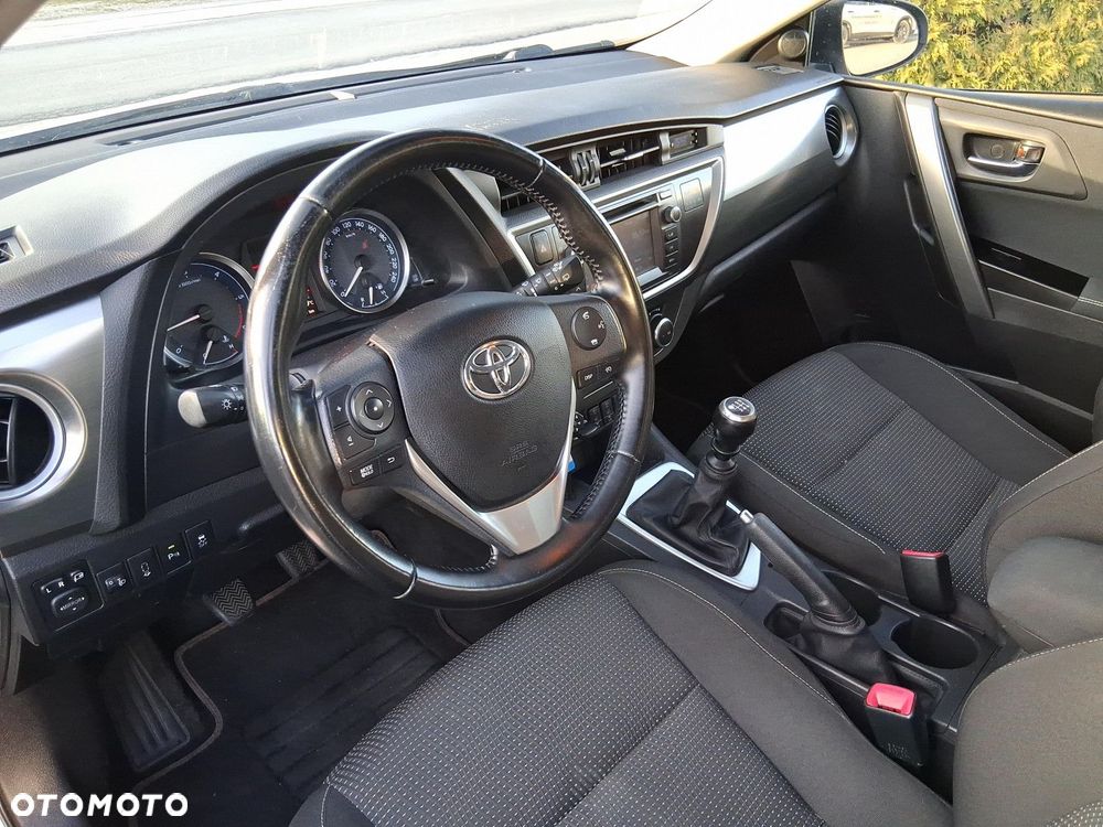 Toyota Auris - 11