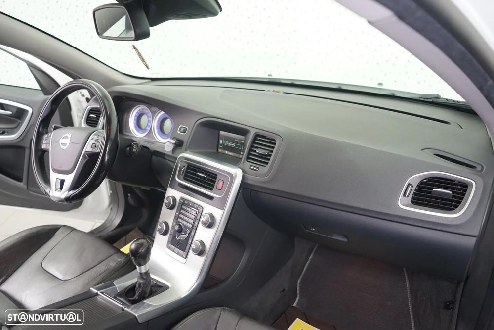 Volvo V60 1.6 D2 R-Design - 17