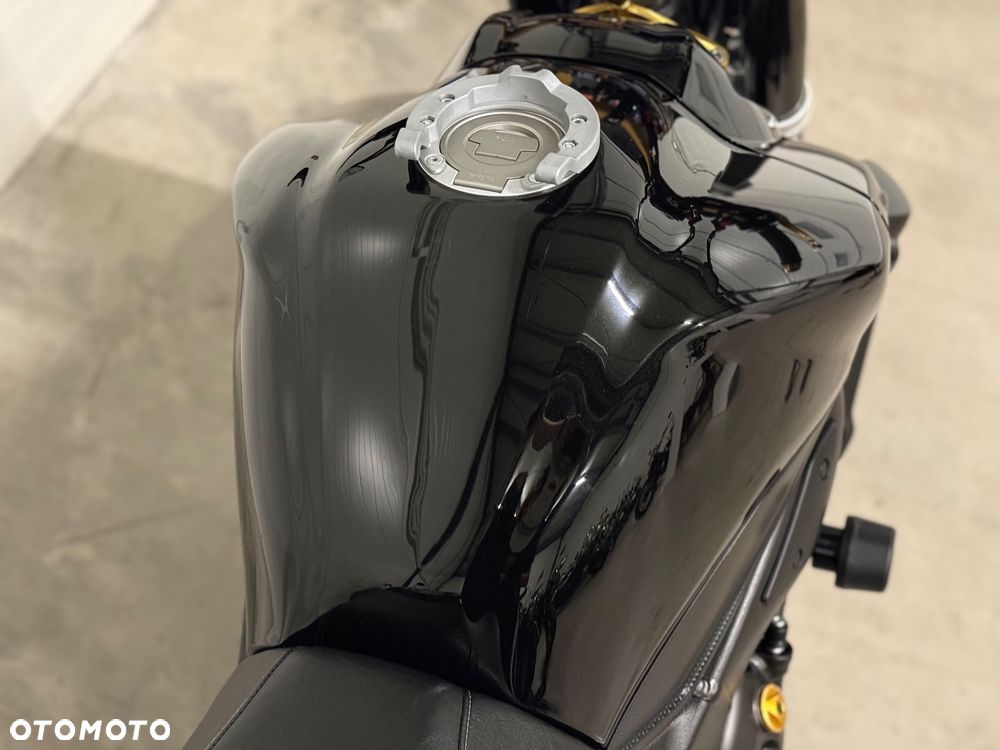 Yamaha FZ - 21