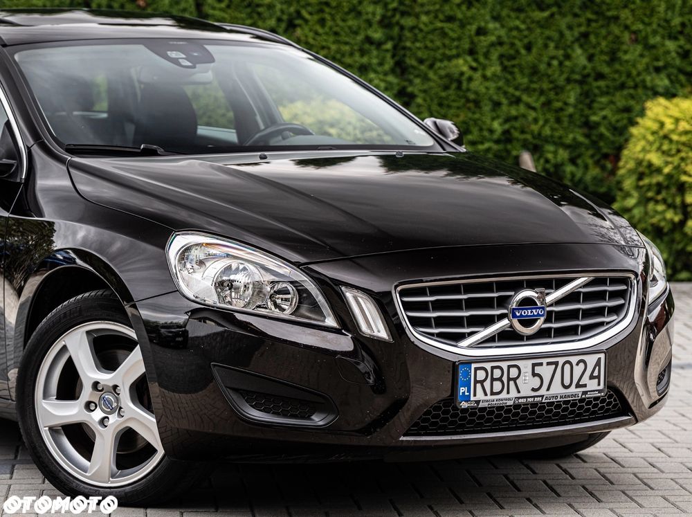 Volvo V60 D4 Momentum - 17