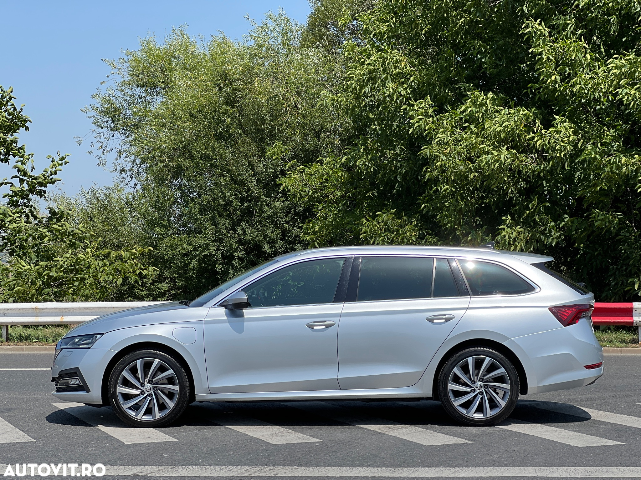 Skoda Octavia Combi 1.4 TSI iV DSG First Edition - 3