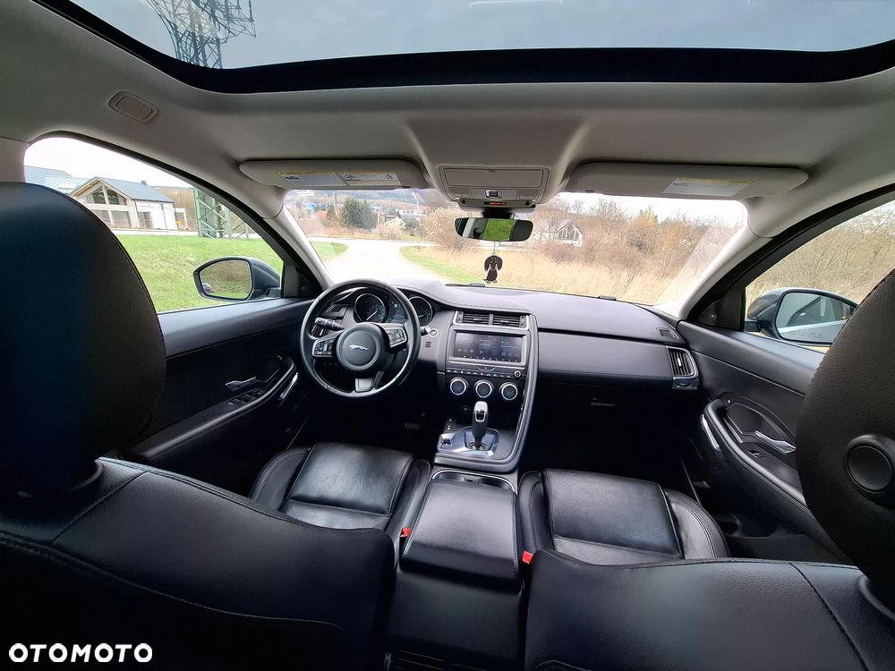 Jaguar E-Pace P250 AWD R-Dynamic S - 32