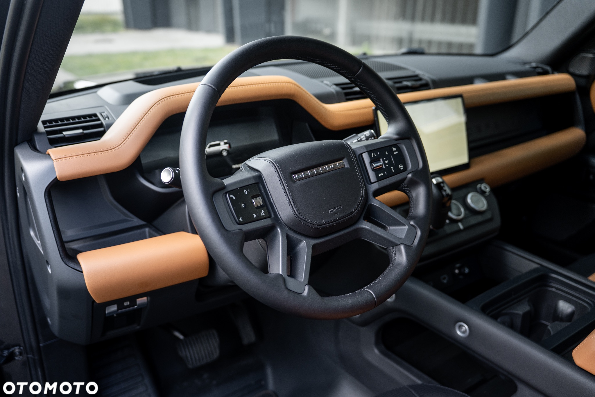 Land Rover Defender - 33