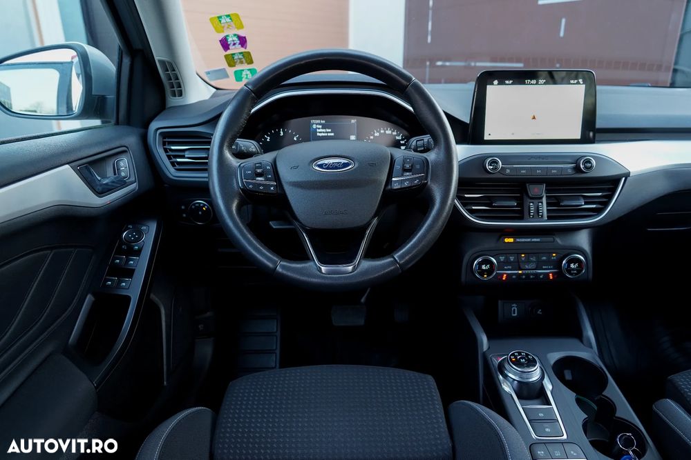 Ford Focus 2.0 TDCI Powershift Titanium - 11