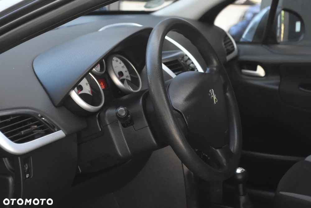 Peugeot 207 1.4 16V Trendy - 17