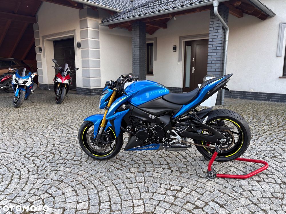 Suzuki GSX - 23