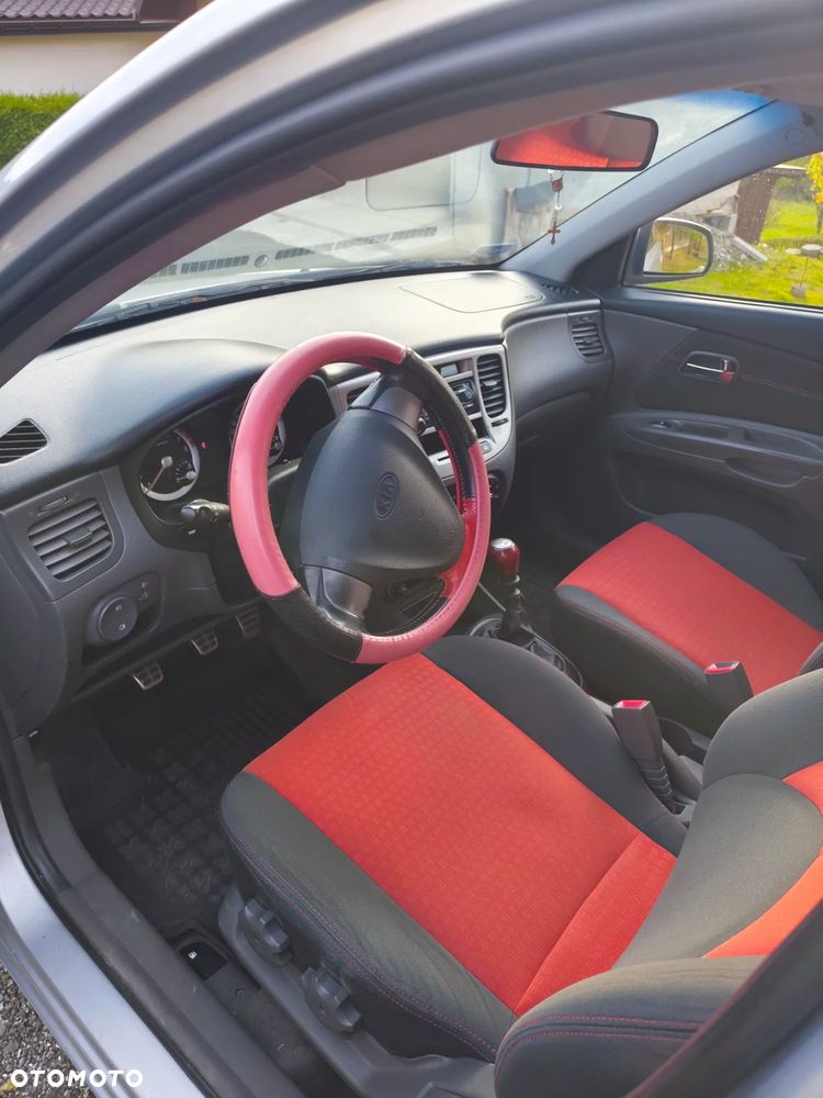 Kia Rio - 12
