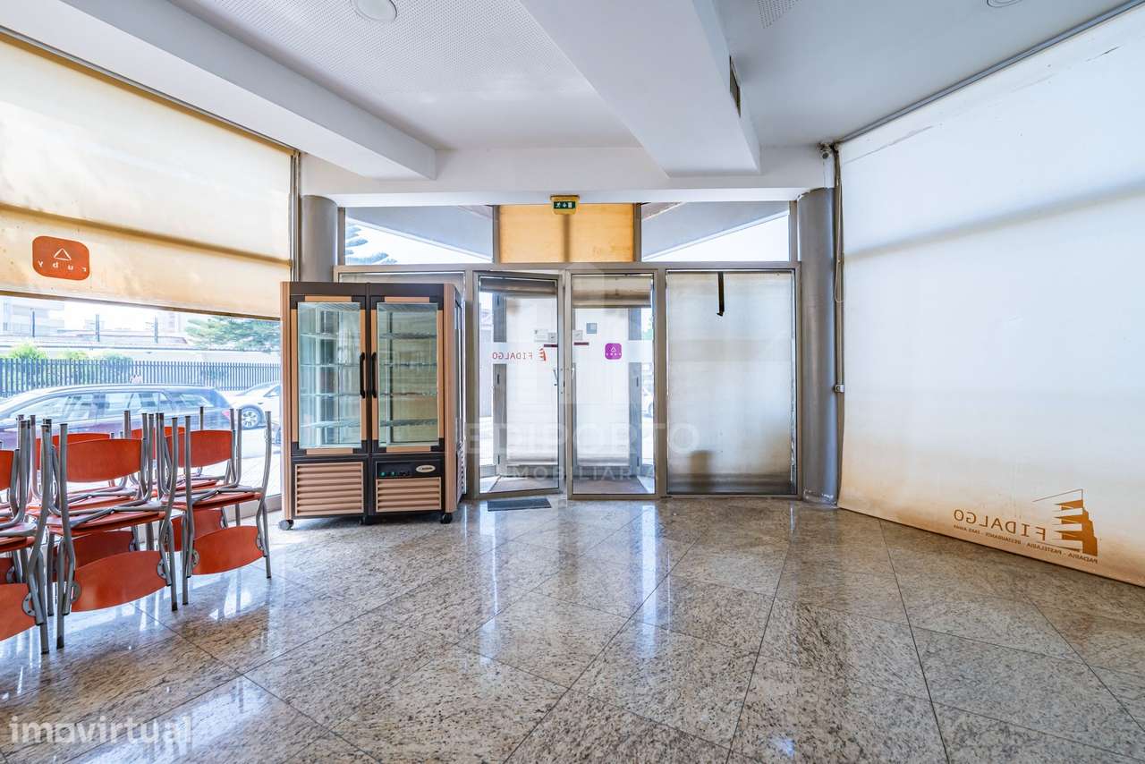 Café / Restaurante Totalmente Equipado e Pronto a Operar em Leça do Ba - Grande imagem: 3/31