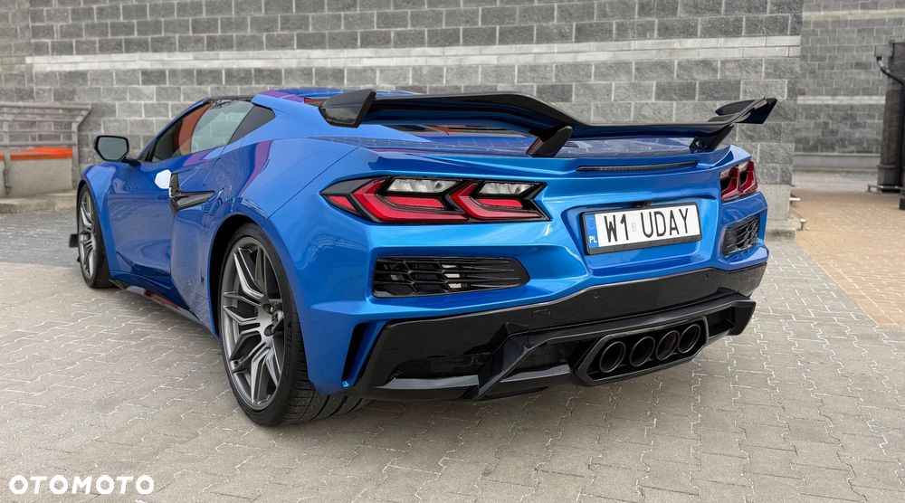 Chevrolet Corvette - 29