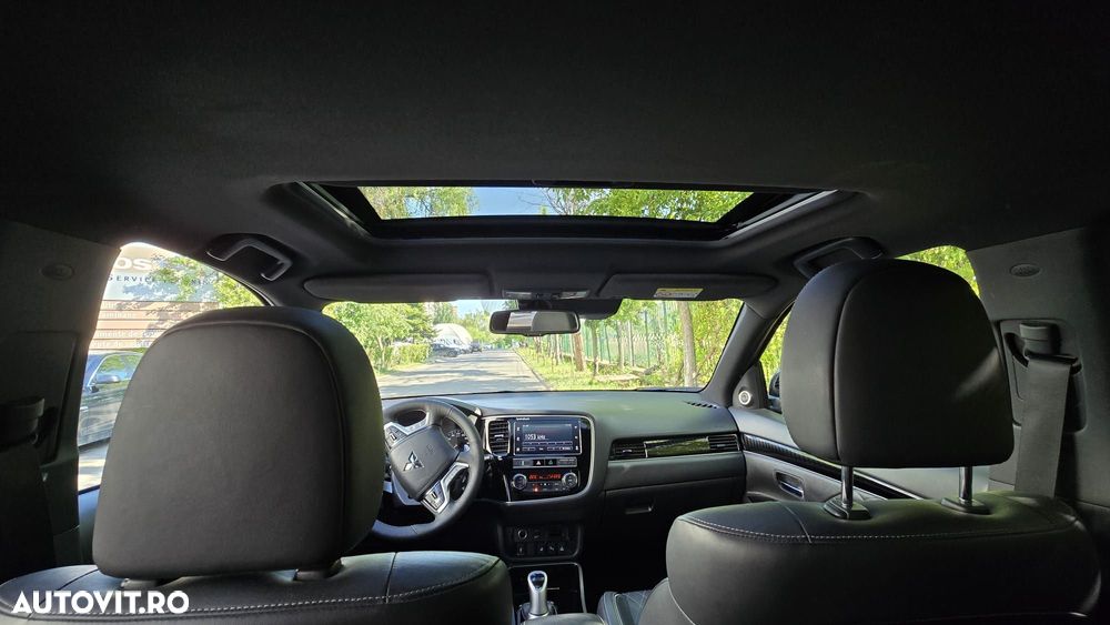 Mitsubishi Outlander PHEV 2.4 L 4X4 Instyle - 13