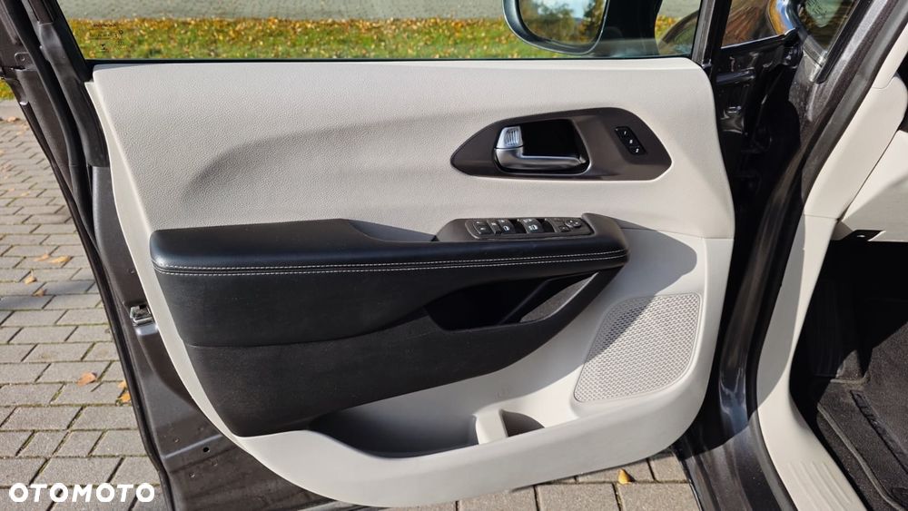 Chrysler Pacifica - 12