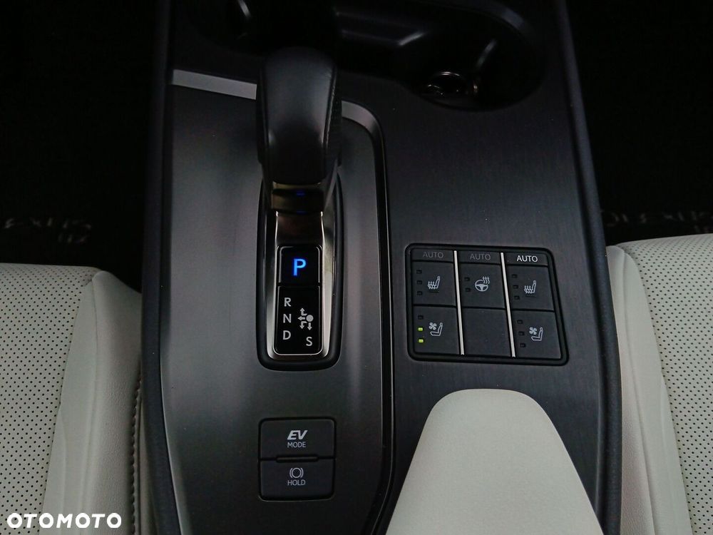 Lexus UX - 14