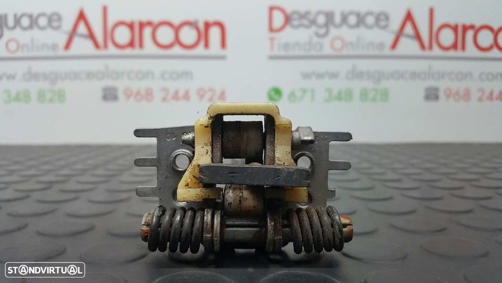 RETENTOR DA PORTA TRASEIRA DIREITA RENAULT MEGANE III BERLINA 5 P EXPRESSION - 5