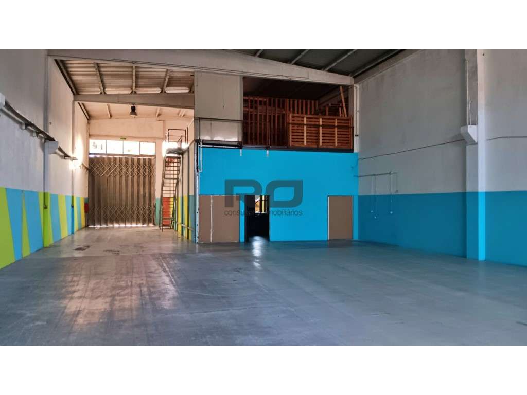 Armazém na Zona Industrial da Maia - Grande imagem: 2/9