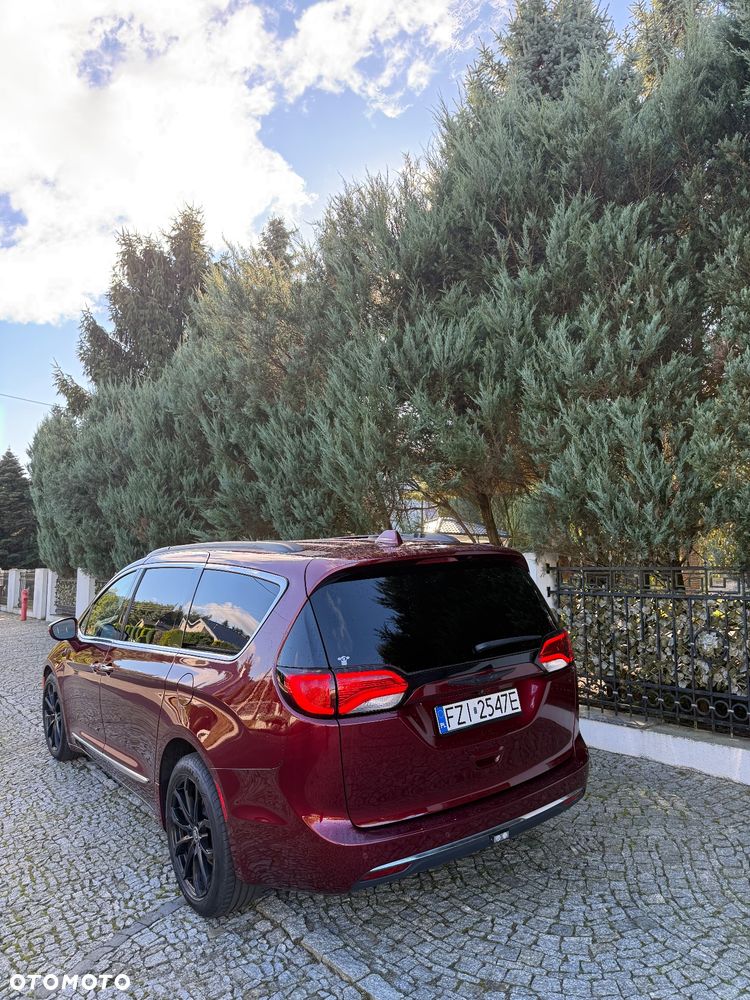 Chrysler Pacifica - 5