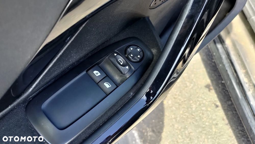 Peugeot 208 BlueHDi 100 Active Pack - 35