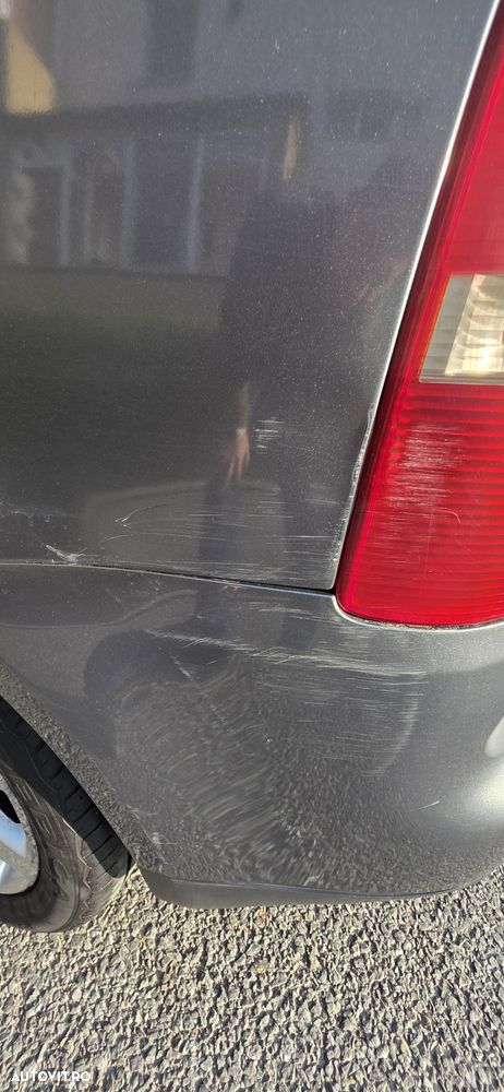 Volkswagen Touran 2.0 TDI DPF Highline - 12