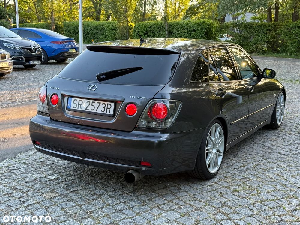 Lexus IS 300 Sport - 3