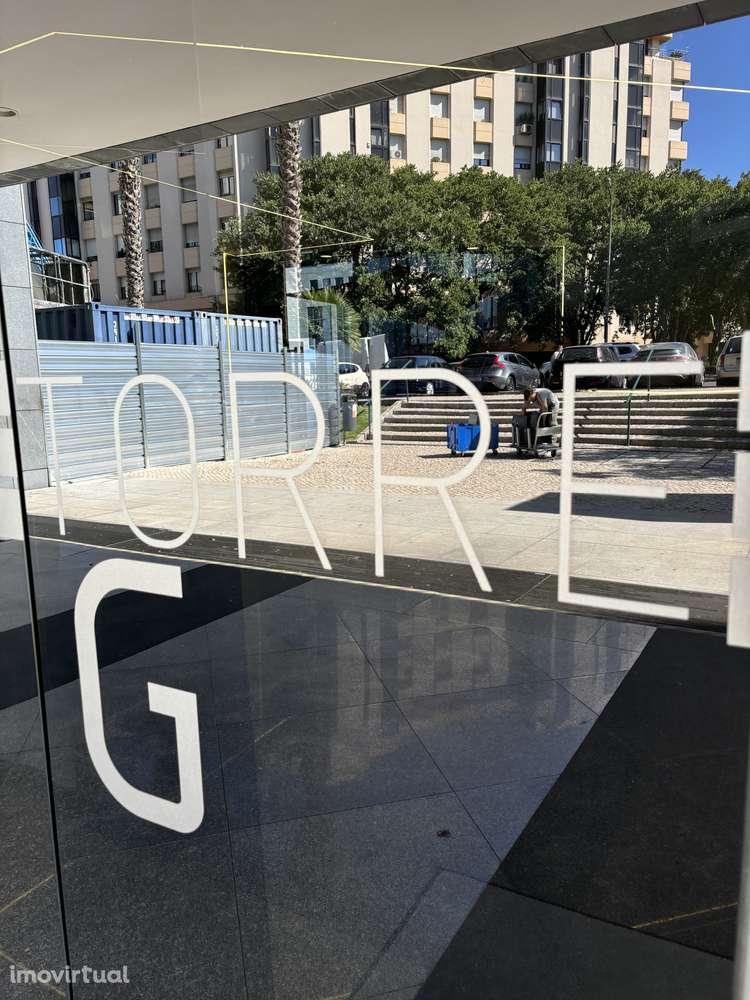 Torres Lisboa " G " Parqueamento no Piso Entrada - Grande imagem: 2/20