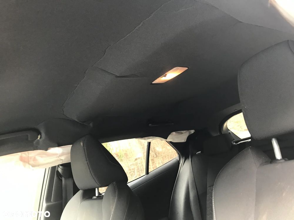 Toyota Corolla 2.0 Hybrid Executive - 17