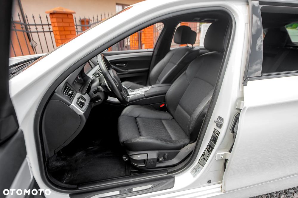 BMW Seria 5 525d xDrive Sport-Aut Modern Line - 19