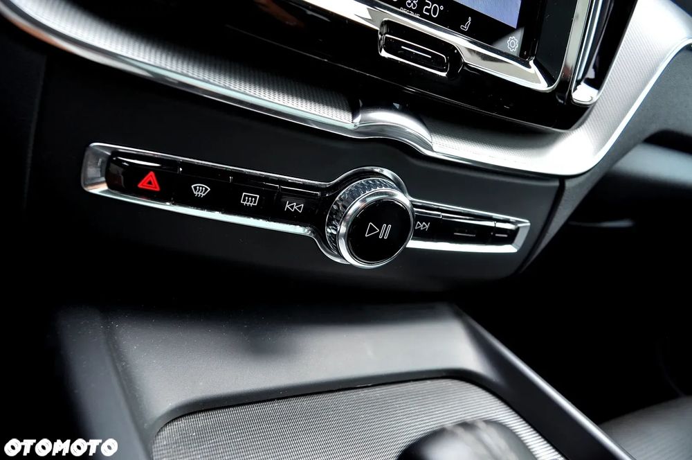 Volvo XC 60 B5 D AWD Ultimate Dark - 31