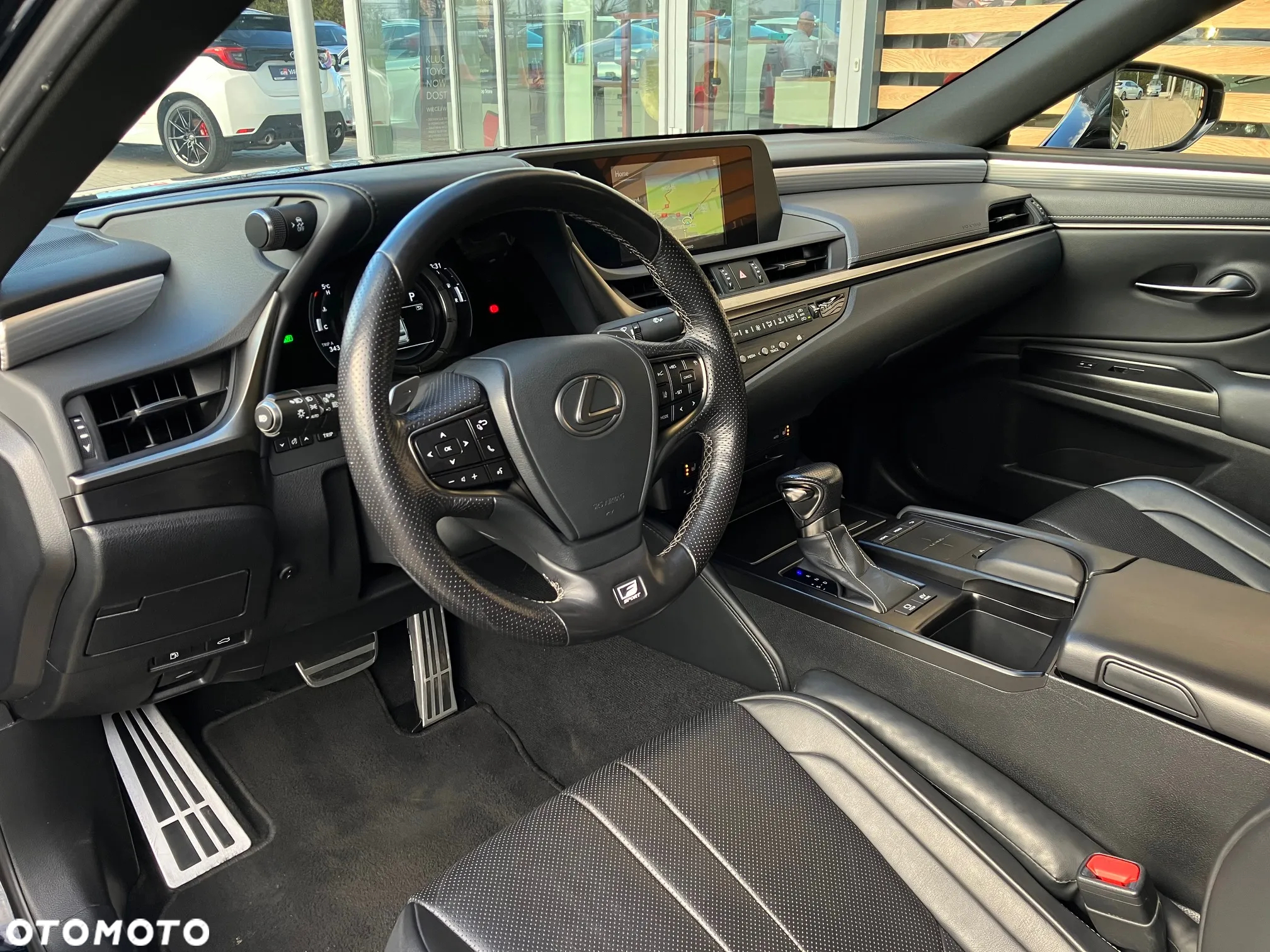 Lexus ES 300h F Sport - 34