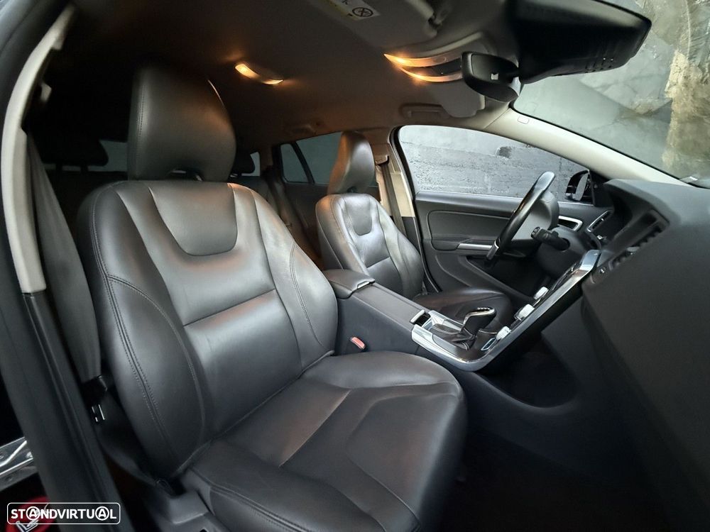 Volvo V60 D6 Plug-In-Hybrid AWD Geartronic Momentum - 9