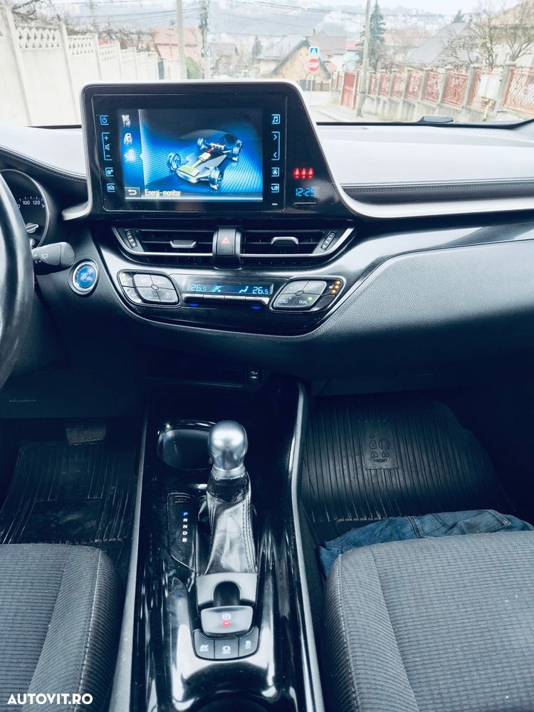Toyota C-HR Hybrid Style - 26