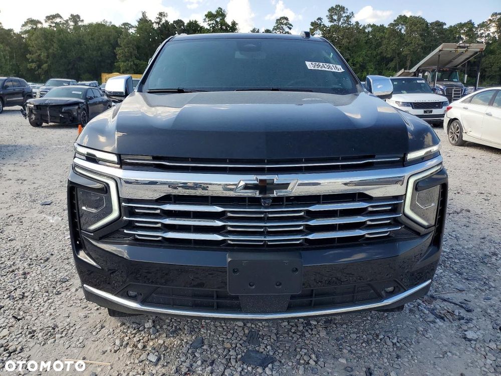 Chevrolet Suburban - 6