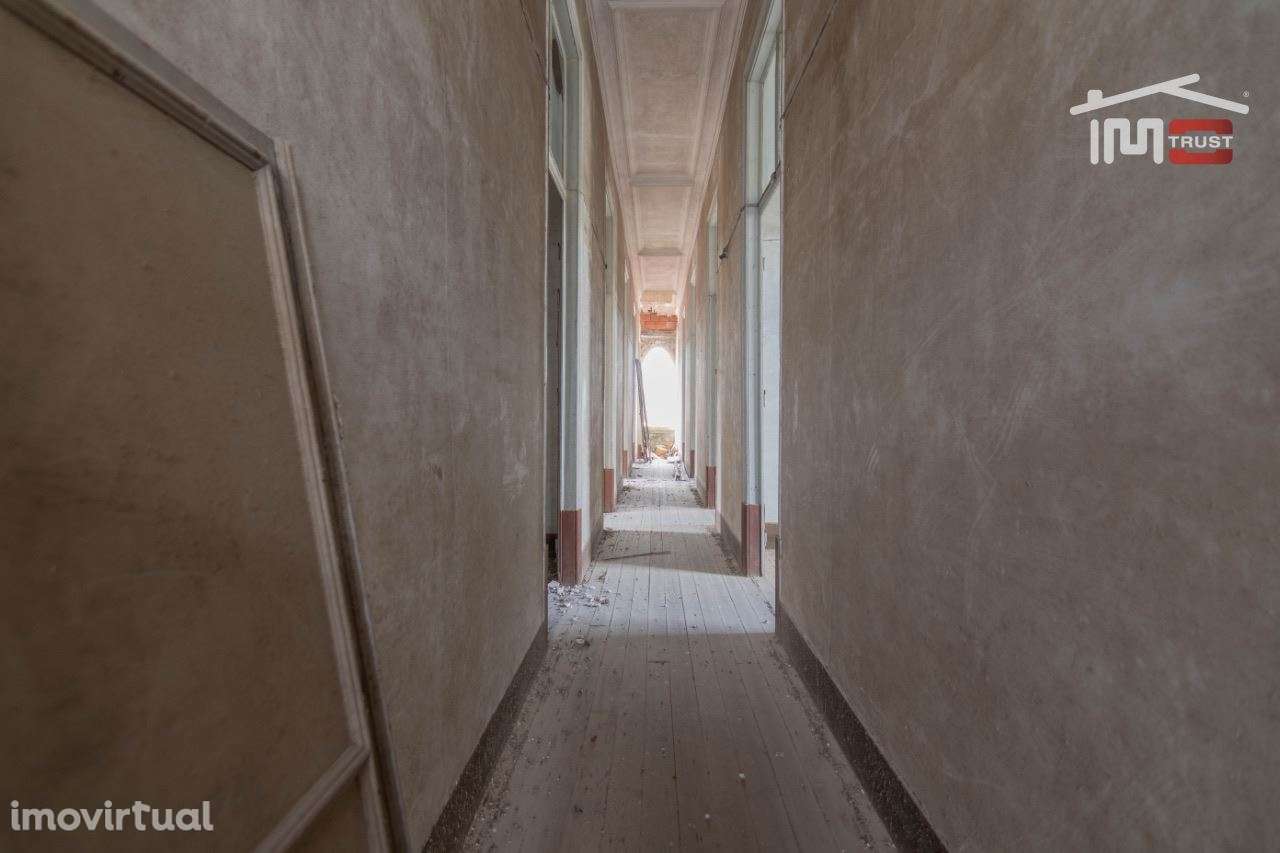 Edifício para restauro em frente á estação de Fátima - Grande imagem: 5/31