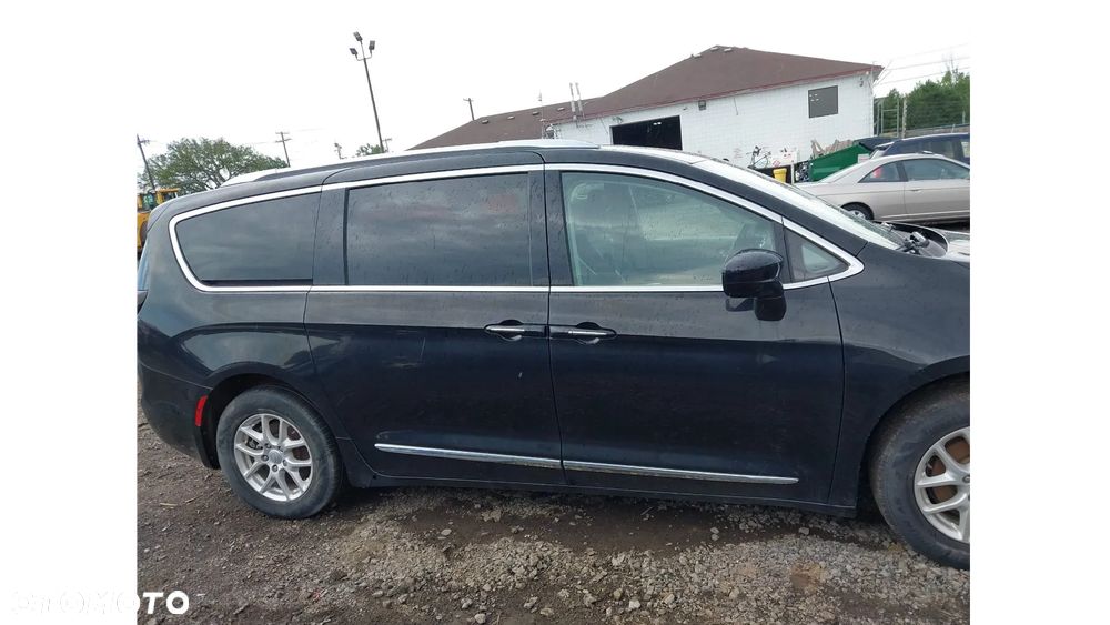 Chrysler Pacifica - 7