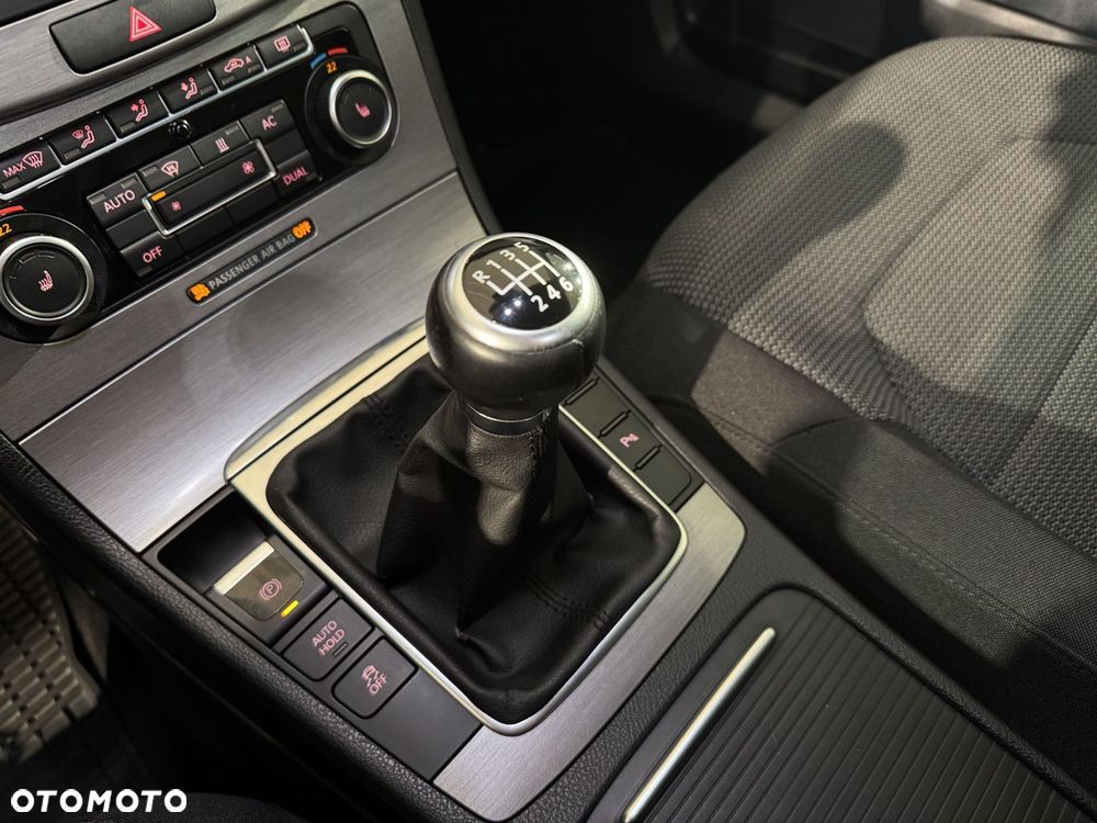 Volkswagen Passat Variant - 22