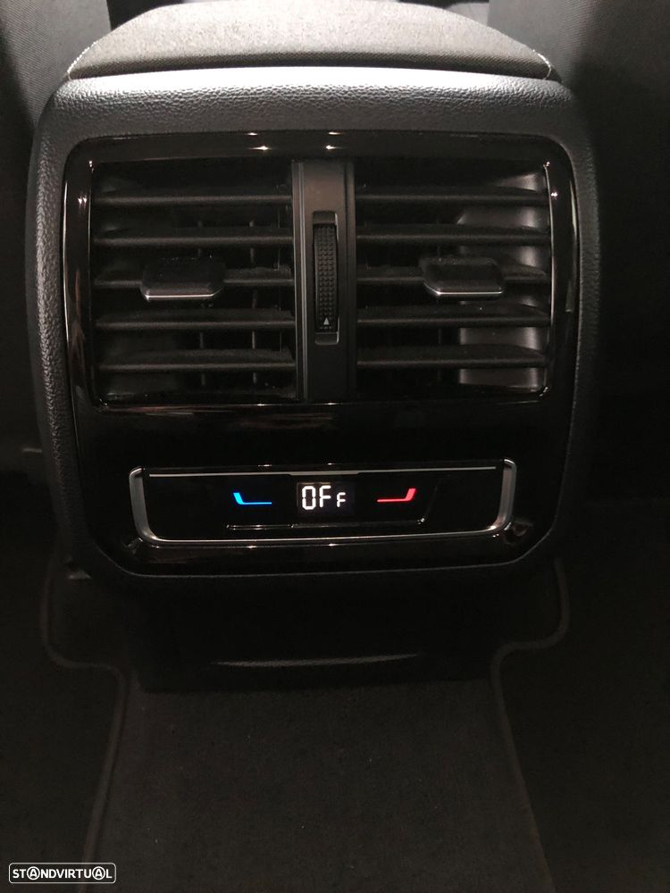 VW Passat Variant 2.0 TDi Business DSG - 41