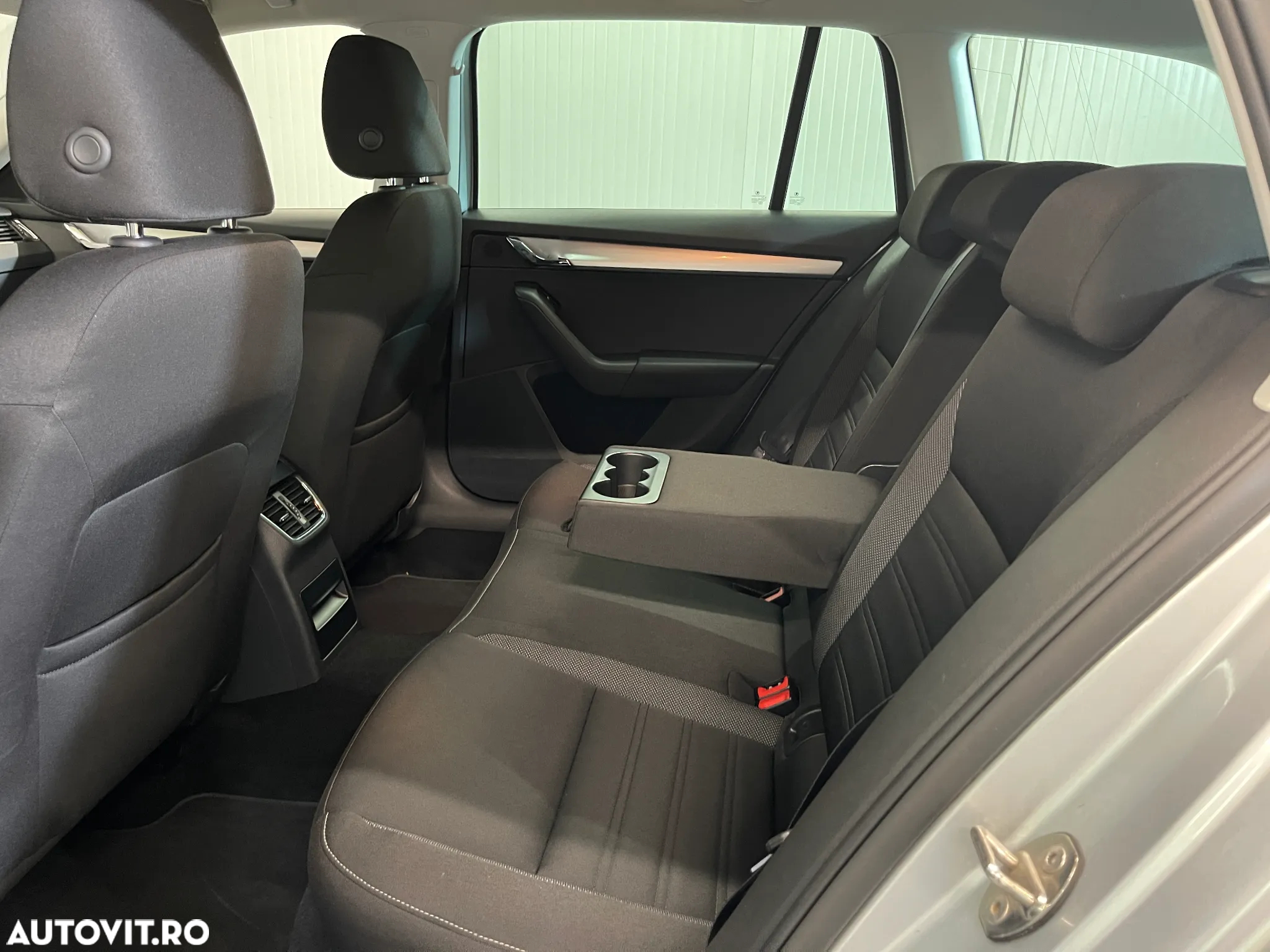 Skoda Octavia Combi 2.0 TDI DSG Style - 11