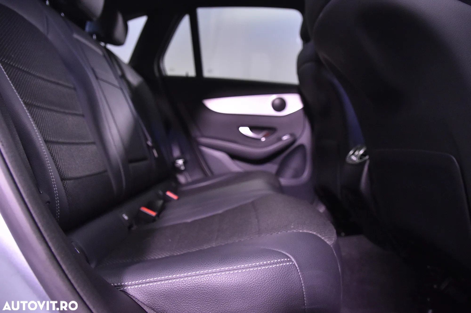 Mercedes-Benz GLC 300 e 4MATIC - 12