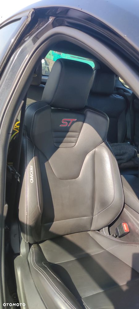 Ford Focus 2.0 EcoBoost ST mit Leder-Sport-Paket - 8