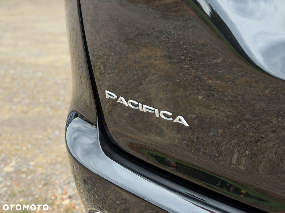 Chrysler Pacifica - 12