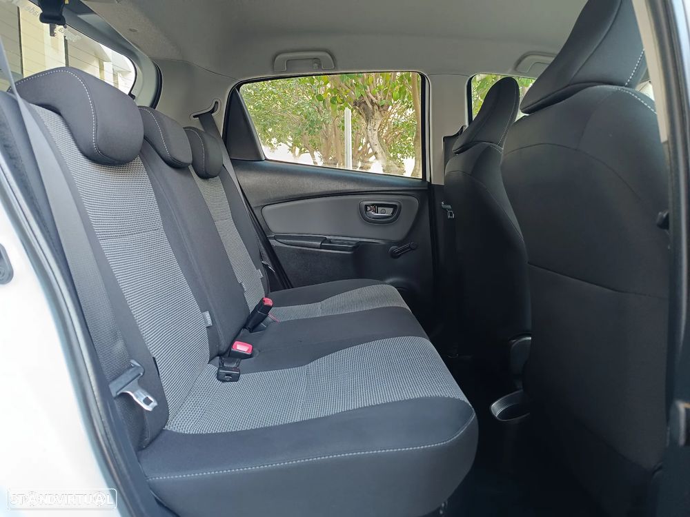 Toyota Yaris 1.5 HSD Comfort+Navi - 27