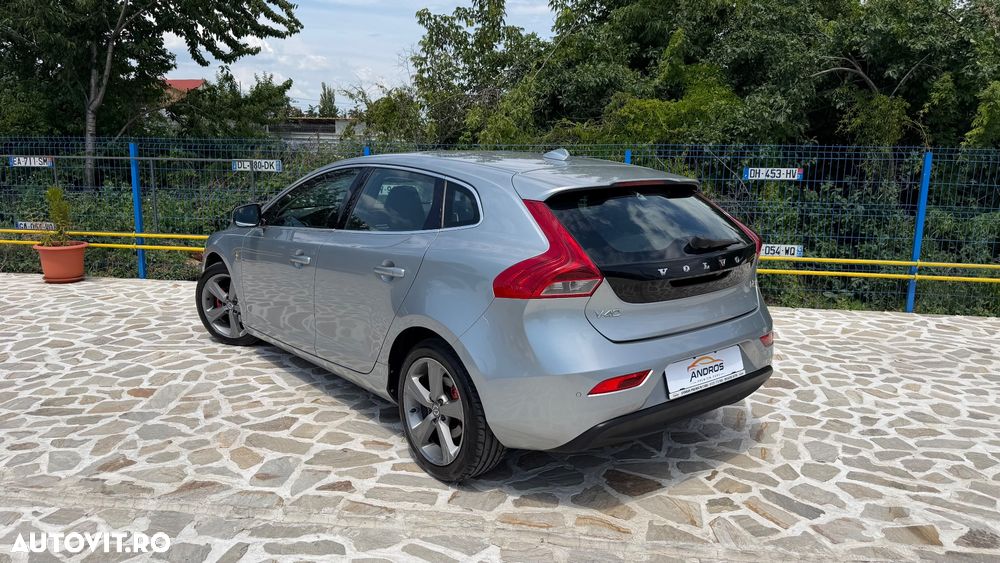 Volvo V40 D2 Momentum - 4