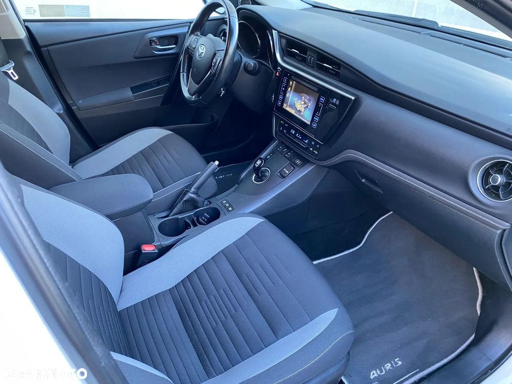 Toyota Auris Hybrid 135 Premium - 17